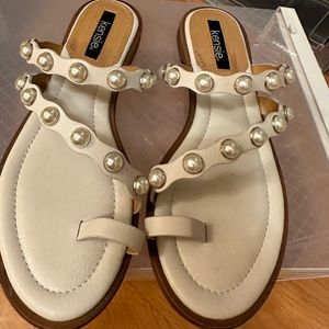 Pearl-Ornamented Toe-Ring Flat Sandals